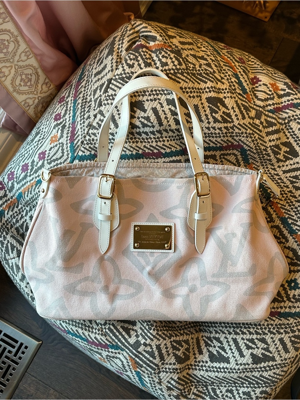 LOUIS VUITTON
Limited Edition Rose Tahitienne Cabas PM Bag